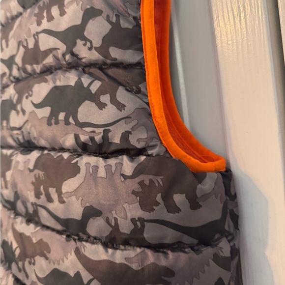 Kids MOST ADORABLE Camouflage Dinosaurs Puffer Vest with Orange Trim. Like New! - Picture 4 of 8